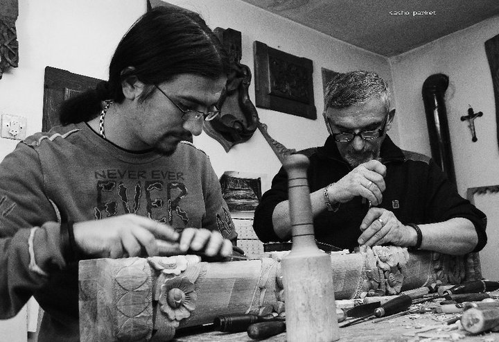 Резбарство Дел 2 – Семеjството што го одржува занаетот во&nbsp;живот